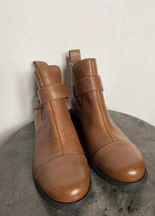 Шкіряні осінні черевики clarks