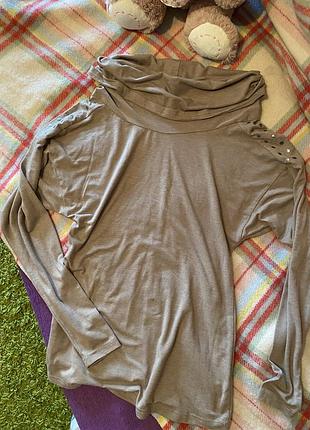 Бежевий гольф водолазка