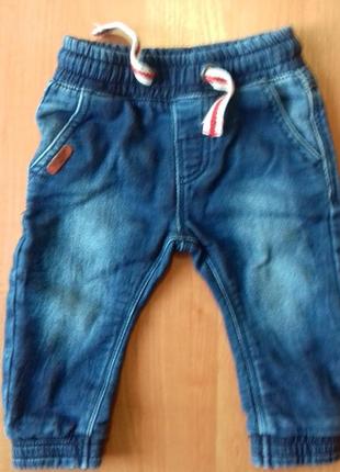 Набір із джинсів та двох регланів для хлопчика 6-9 місяців.2 фото
