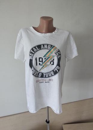 Жіноча футболка