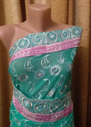 Сари зеленого цвета