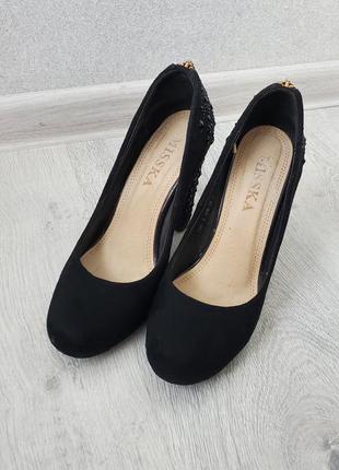 Замшеві туфлі