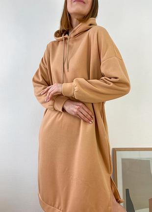 Тёплое бежевое платье худи на флисе