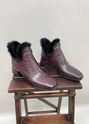 Черевики з опушкою з норки шкіряні з ексклюзивним тисненням колір на вибір