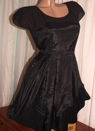 Шикарное платье (s) интерстного кроя, с шифон вставкой под пояс, отлично смотрится.1 фото