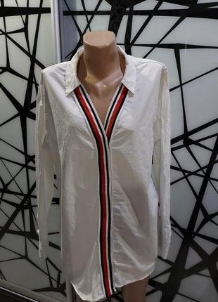 Белая свободная рубашка zara с красно- черной  вставкой размер l