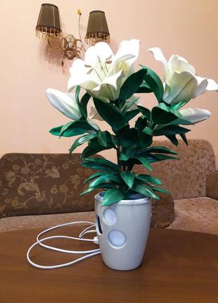 Світильник з ізолону лілії.