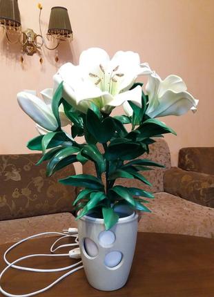 Світильник з ізолону лілії.