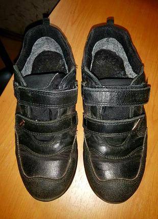 Шкіряні кросівки