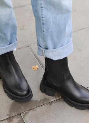 Стильные ботинки челси на резинке женские черные кожаные мех зимние (зима 2022-2023)3 фото