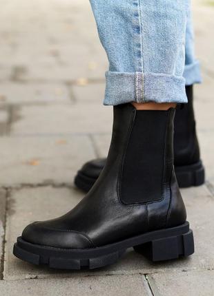 Стильные ботинки челси на резинке женские черные кожаные мех зимние (зима 2022-2023)4 фото