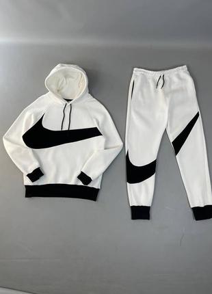 Универсальный чёрно-белый спортивный костюм nike чоловічий чорно-білий спортивний костюм nike