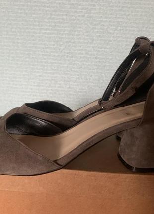 Босоніжки замшеві, ідеальний стан