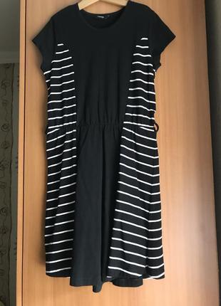 Трикотажне плаття в смужку