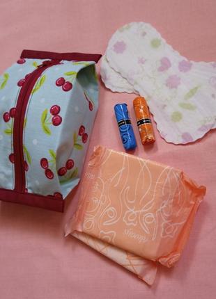 Косметичка для засобів жіночої гігієни