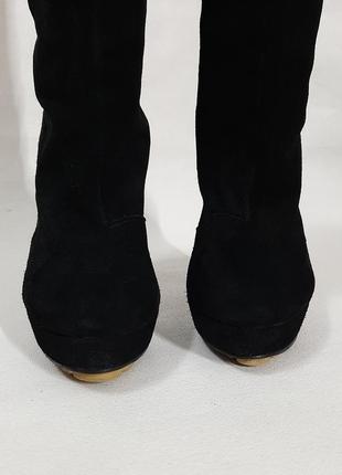 Кожаные замшевые сапоги на каблуке от бренда  yves saint laurent8 фото