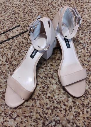 Бежевые босоножки nine west