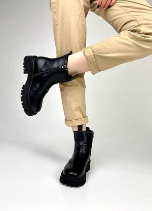 Жіночі ботінки bottega veneta black (no brand) змійка

женские ботинки вената ботега