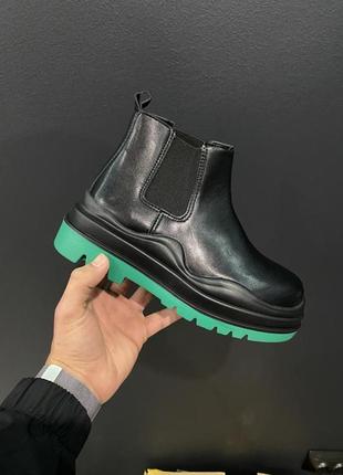 Жіночі ботінки bottega veneta black green mini premium (без лого) 1

женские ботинки вената ботега