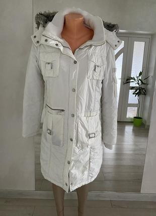 Подовжена біла куртка
