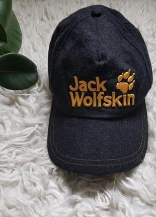 Класна кепка центрлого jack wolfskin. 50%хутро