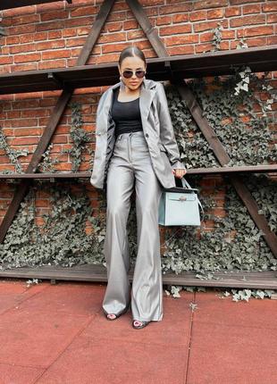 Костюм из эко-кожи