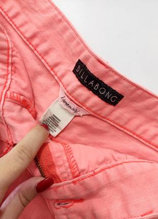 Шорты джинсовые короткие ярко розового неонового цвета с необработанным краем бахрома от бренда billabong m/l3 фото