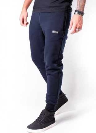 Теплі чоловічі спортивні штани на флісі темно-синього кольору (майже чорні)
