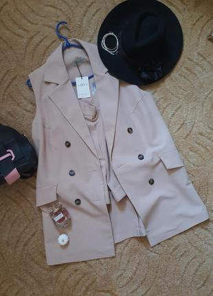 Бежевые костюм с шортами