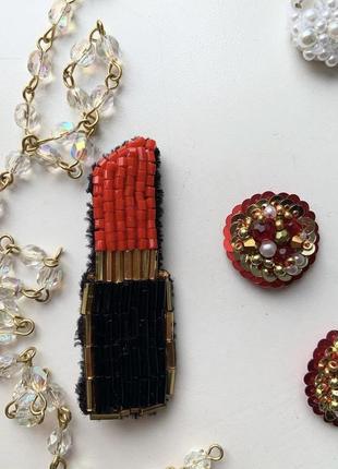 Брошка помада 3