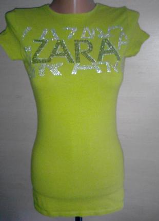 Футболка з камінчиками гірчичного кольору zara.