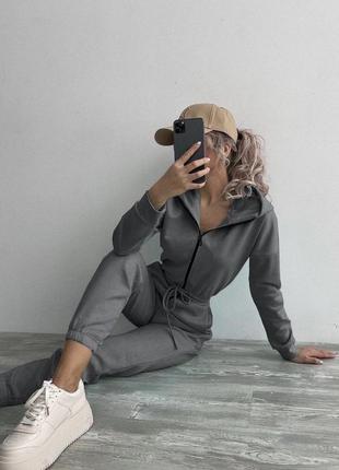 Жіночий комбенізон