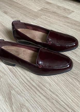 Clarks 39