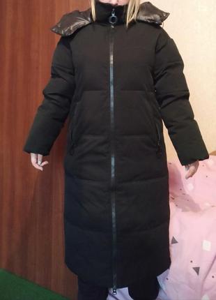 Чорна довга жіноча куртка-пальто