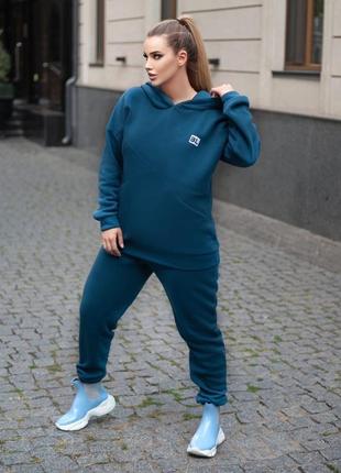 Жіночий спортивний костюм