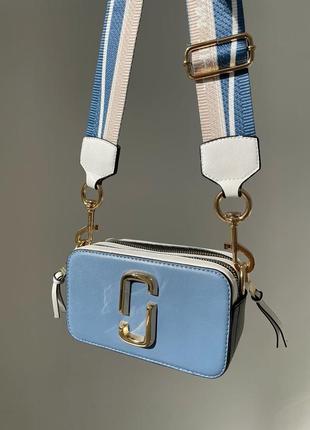 Marc jacobs small camera bag blue white сумочка марк джейкобс блакитна червона всередині голубая яркая красная внутри сумка с ремешком топ качество7 фото