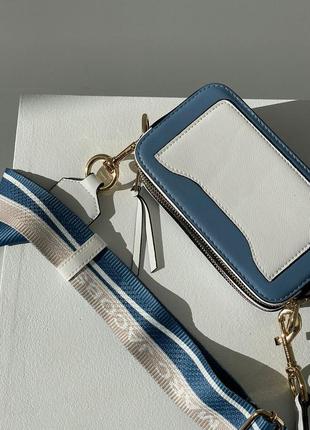 Marc jacobs small camera bag blue white сумочка марк джейкобс блакитна червона всередині голубая яркая красная внутри сумка с ремешком топ качество2 фото