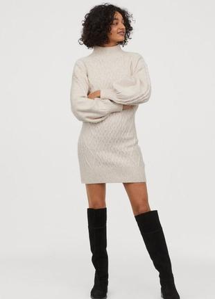 Тепле вязаге плаття з об'ємними рукавами