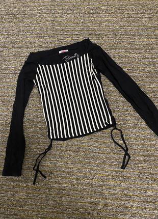 Чорна кофтинка в смужку з глибоким вирізом лодочка на завязках з боків xs s m