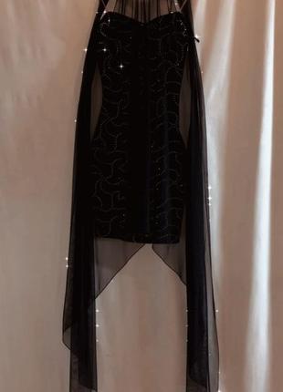 Чорна вечірня міні-сукня з накидкою7 фото