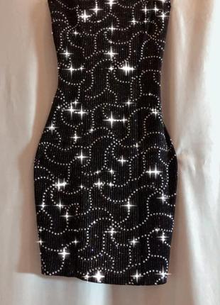 Чорна вечірня міні-сукня з накидкою5 фото