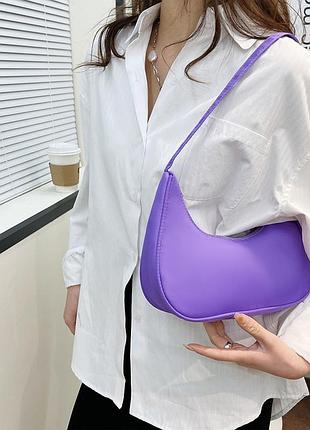 Фиолетовая сумочка с короткой ручкой