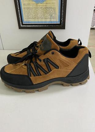 Демисезонные кроссовки