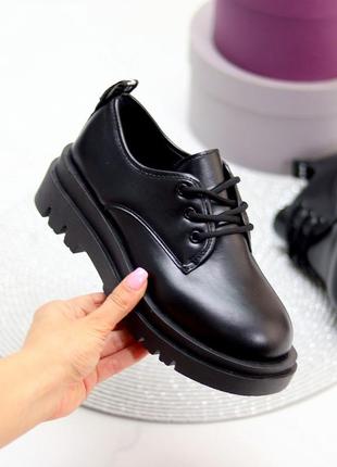 Класичні чорні туфлі/лофери/окфорди на шнурках
