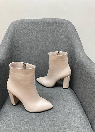 Ботильони жіночі