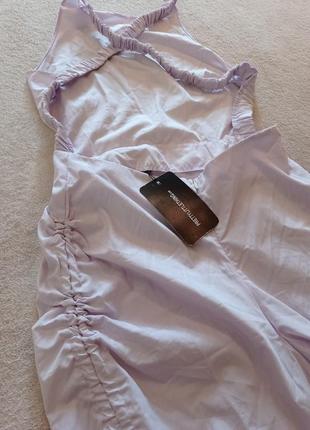 Бузкова обтягуюча сукня з рюшами на резинках на спині4 фото