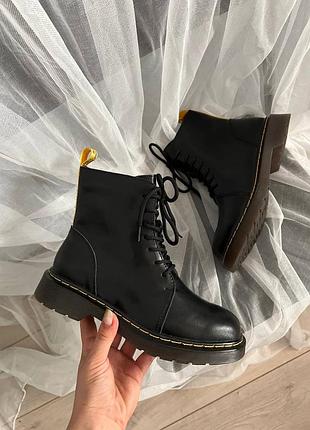 Жіночі черевики