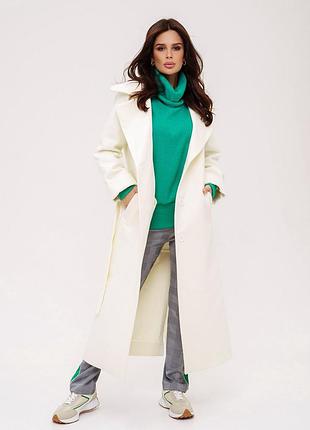 Молочне класичне пальто з поясом