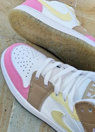 Nike air jordan 1 pink white
multicolor яскраві жіночі високі кросівки найк джордан білі рожеві жовті высокие разноцветные кроссовки розовые желтые6 фото