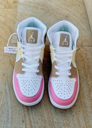 Nike air jordan 1 pink white multicolor яскраві жіночі високі кросівки найк джордан білі рожеві жовті высокие разноцветные кроссовки розовые желтые